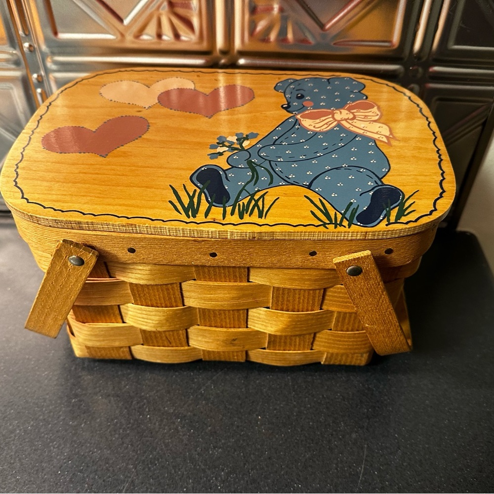 BASKETVILLE Vintage Wooden Basket with Bear Design